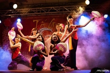 Đêm hội Tết “giao hòa thời gian” của du học sinh Việt tại Grenoble