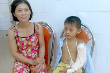 Trẻ gãy tay vì trượt patin