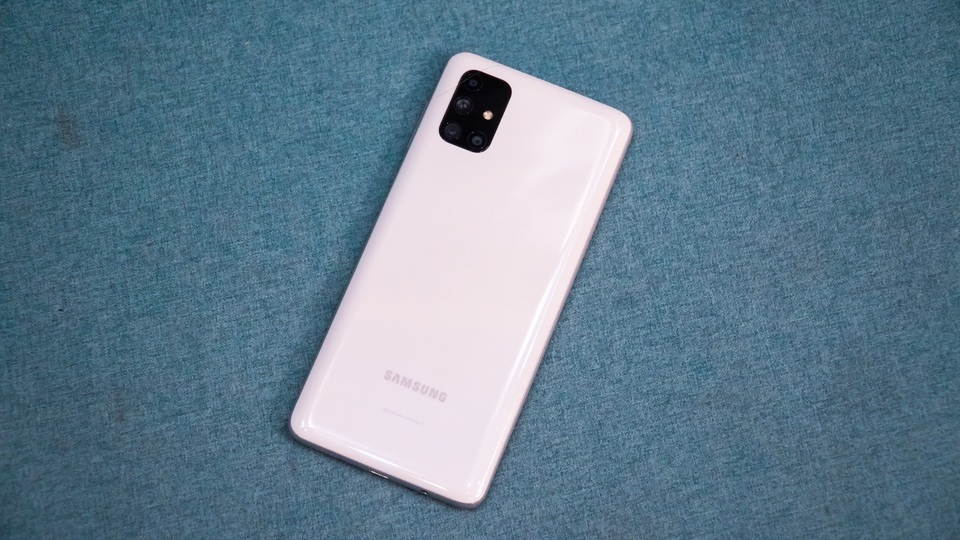 Đánh giá Galaxy M51: pin trâu, hiệu năng đủ dùng, thiết kế thô nặng - 5 Đánh giá Galaxy M51: pin trâu, hiệu năng đủ dùng, thiết kế thô nặng - 5