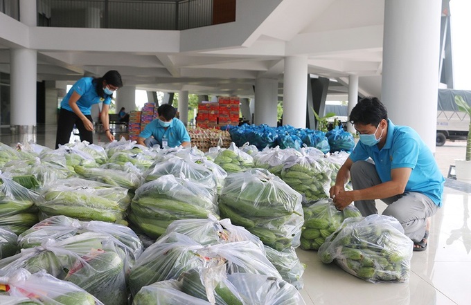 An Giang tặng 340 tấn nhu yếu phẩm cho người dân TP.HCM, Bình Dương và Đồng Nai  - Ảnh 1.