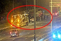 Dừng xe thay tã cho con trên cao tốc, gia đình 8 người bị tông tử vong