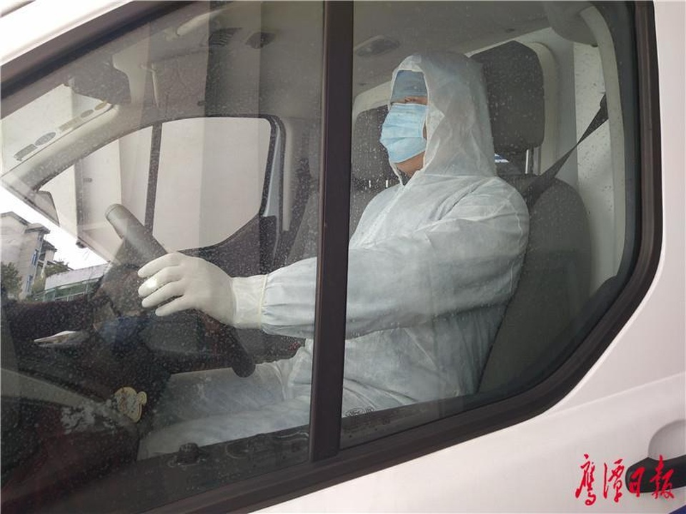 Cấp tập sản xuất xe cứu thương đặc biệt chống virus corona - 3 Cấp tập sản xuất xe cứu thương đặc biệt chống virus corona - 3