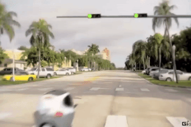 Ấn tượng mẫu mô-tô có khả năng giữ thăng bằng tuyệt đối