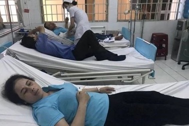 Nổ bình hóa chất, 10 công nhân nhập viện