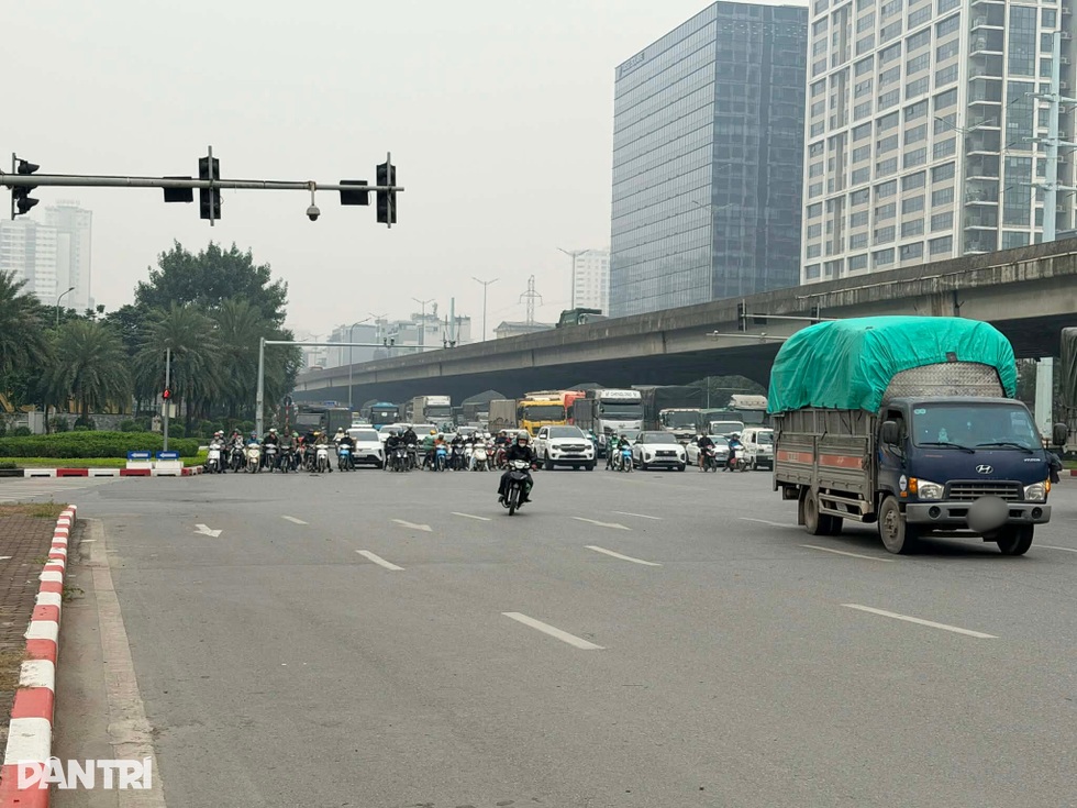 1837 camera AI sắp hoạt động: Vẫn đầu trần, vượt đèn, bấm điện thoại lái xe - 6 1837 camera AI sắp hoạt động: Vẫn đầu trần, vượt đèn, bấm điện thoại lái xe - 6