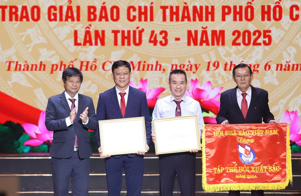 Ông Nguyễn Thanh Nghị: Báo chí tại TPHCM gắn bó với hơi thở cuộc sống - 2 Ông Nguyễn Thanh Nghị: Báo chí tại TPHCM gắn bó với hơi thở cuộc sống - 2