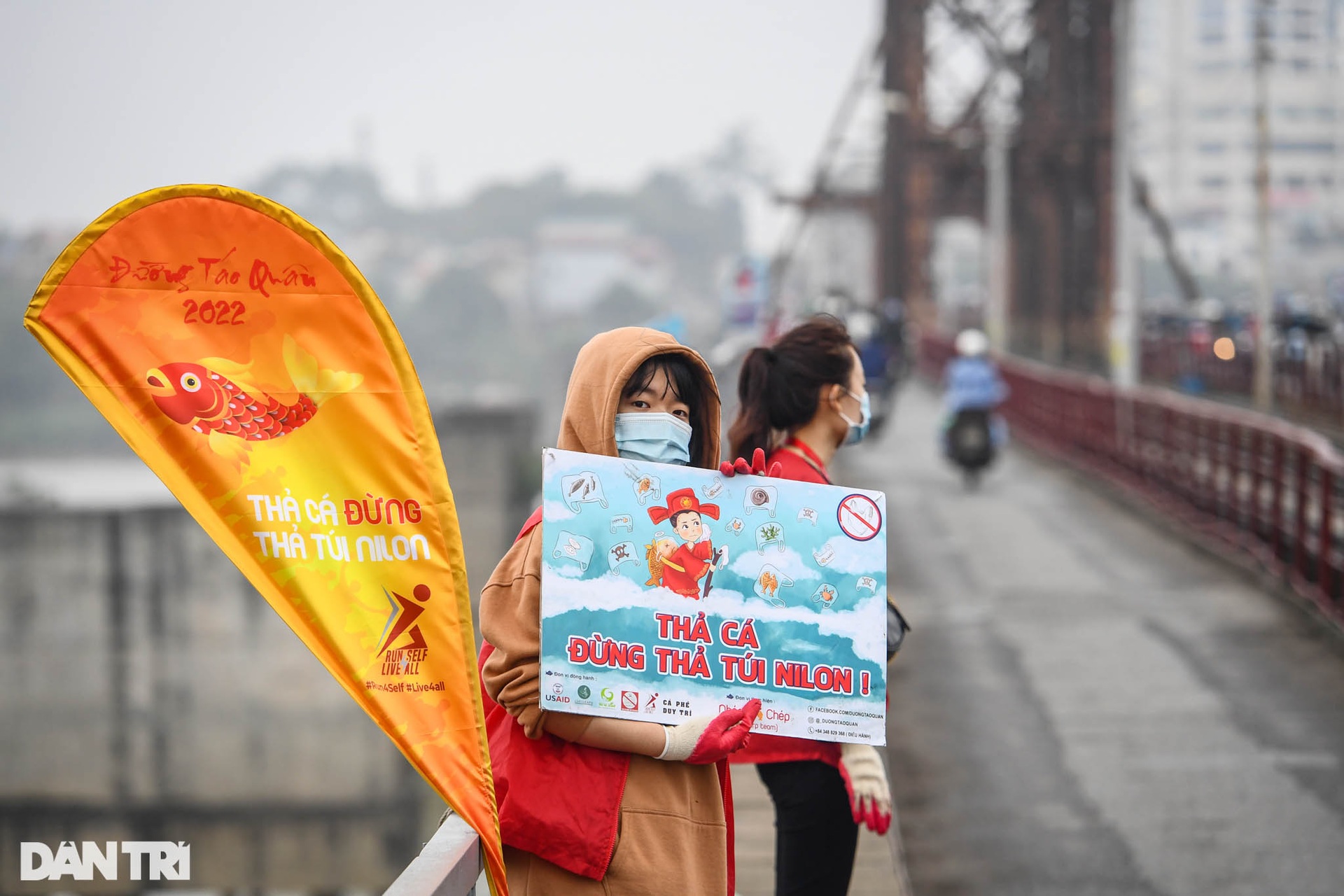 Hà Nội: Ngựa của ông Táo chưa kịp về trời đã ngửa bụng sau khi xuống nước - 2