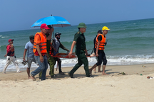 Tìm thấy thi thể 2 anh em song sinh bị sóng cuốn trôi ở Đà Nẵng