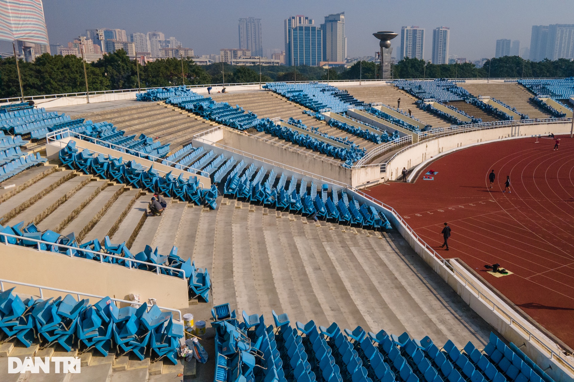 Sân Mỹ Đình ngổn ngang công trình sau khi tháo dỡ 40.000 ghế ngồi khán đài - 3