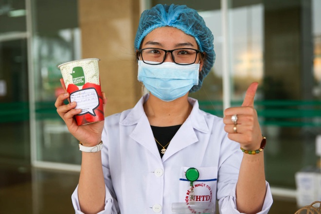 Một vạn ly cà phê đưa thông điệp xúc động đến các y, bác sĩ - 2 Một vạn ly cà phê đưa thông điệp xúc động đến các y, bác sĩ - 2