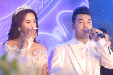 Ưng Hoàng Phúc bày tỏ tình cảm trong lễ cưới khiến Kim Cương xúc động rơi nước mắt