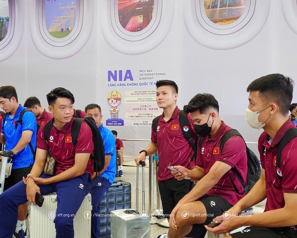Đội tuyển Việt Nam đi Malaysia, Duy Mạnh cảnh báo CĐV đội khách chơi xấu - 2 Đội tuyển Việt Nam đi Malaysia, Duy Mạnh cảnh báo CĐV đội khách chơi xấu - 2