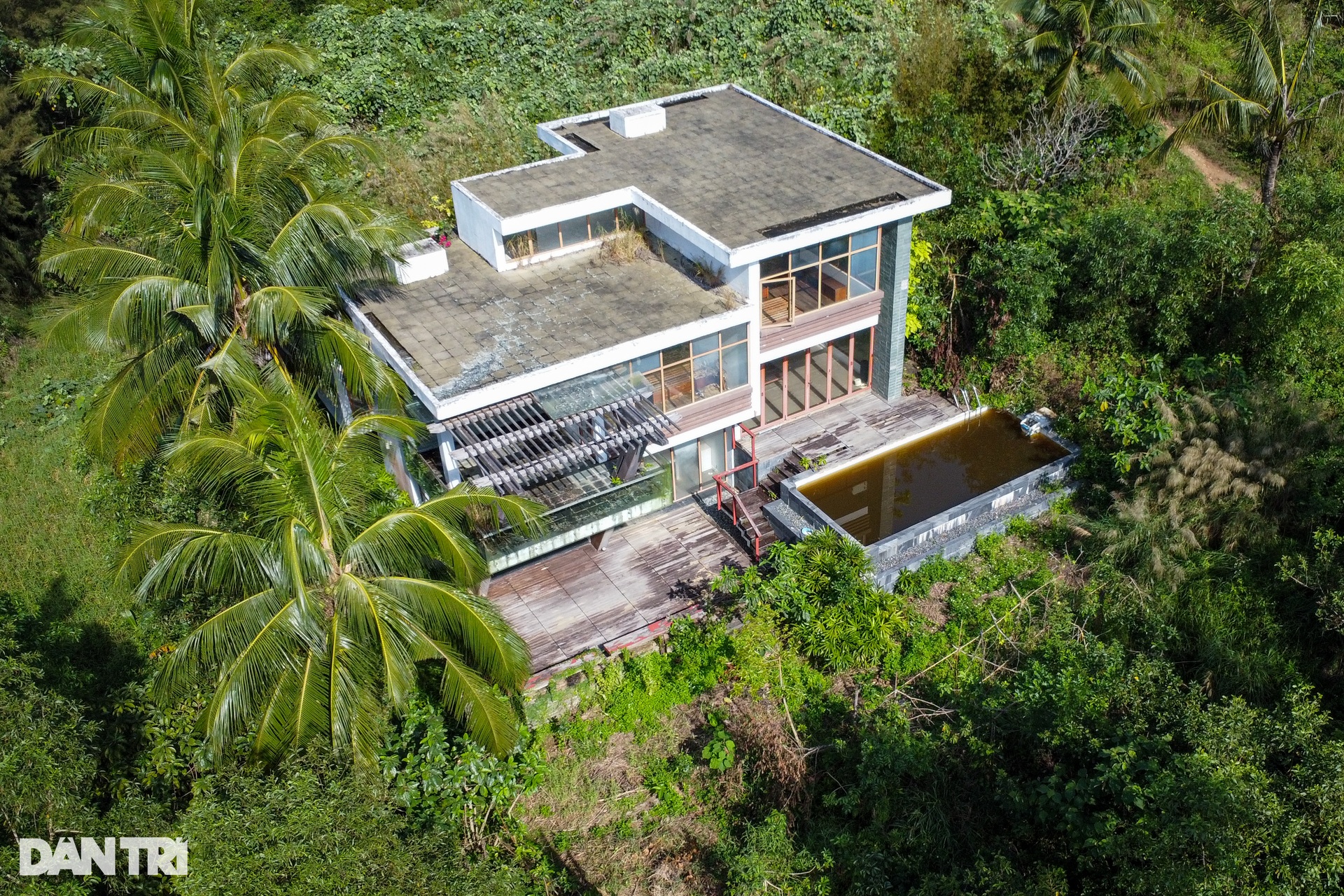 Biệt thự ma nằm la liệt ven biển Đà Nẵng - 8 Biệt thự ma nằm la liệt ven biển Đà Nẵng - 8