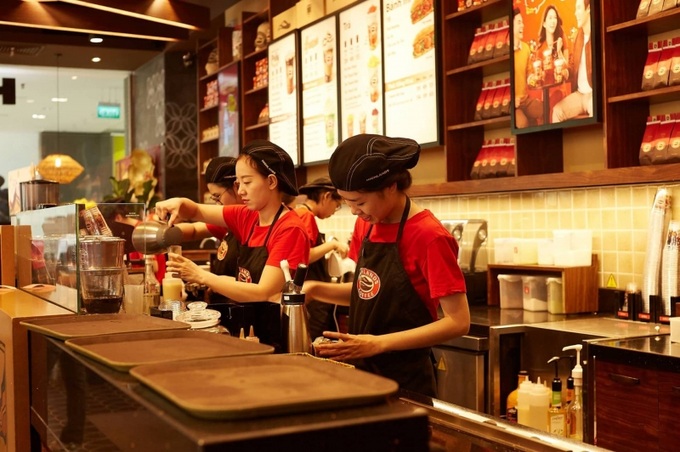 Nhiều bạn tuổi teen làm việc part-time tại các cửa hàng, quán cà phê. Ảnh minh họa