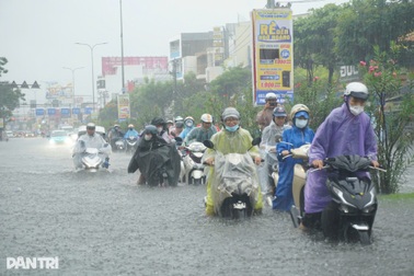 Thủ tướng lưu ý việc hạn chế giao thông, cho học sinh nghỉ vì bão Bualoi