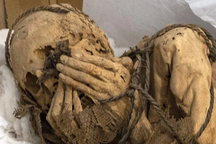 Nam thanh niên ăn, ngủ cùng xác ướp 600 năm tuổi suốt hàng chục năm