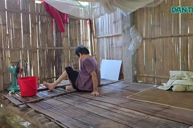 Cha mẹ nằm liệt giường ngày đêm mong ngóng con trai đang cấp cứu trở về