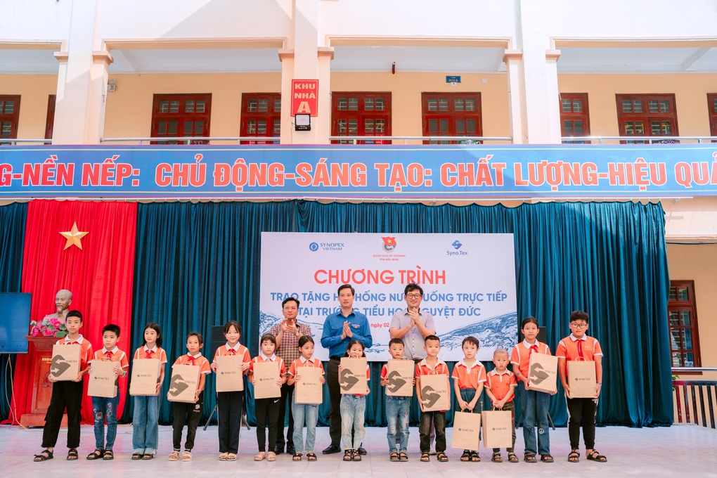 Synopex tặng máy lọc nước uống trực tiếp cho trường học Bắc Ninh - 4 Synopex tặng máy lọc nước uống trực tiếp cho trường học Bắc Ninh - 4