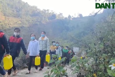 Thầy trò Tả Gia Khâu đi "săn nước"