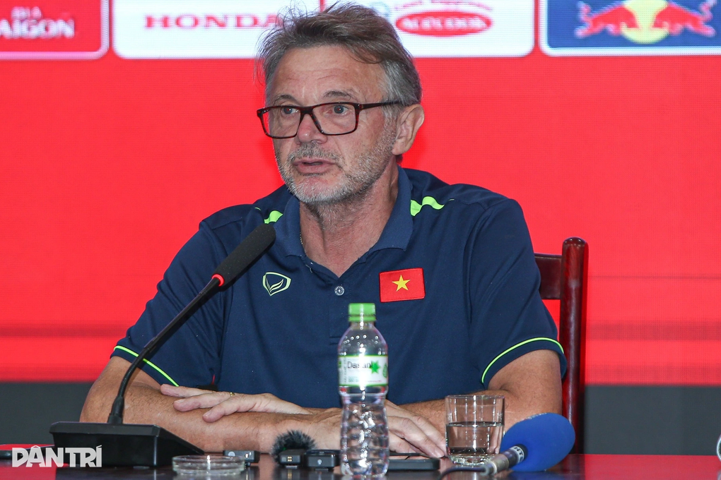 HLV Troussier: Tôi đã nghiên cứu và chuẩn bị phương án đối đầu Trung Quốc - 1 HLV Troussier: Tôi đã nghiên cứu và chuẩn bị phương án đối đầu Trung Quốc - 1