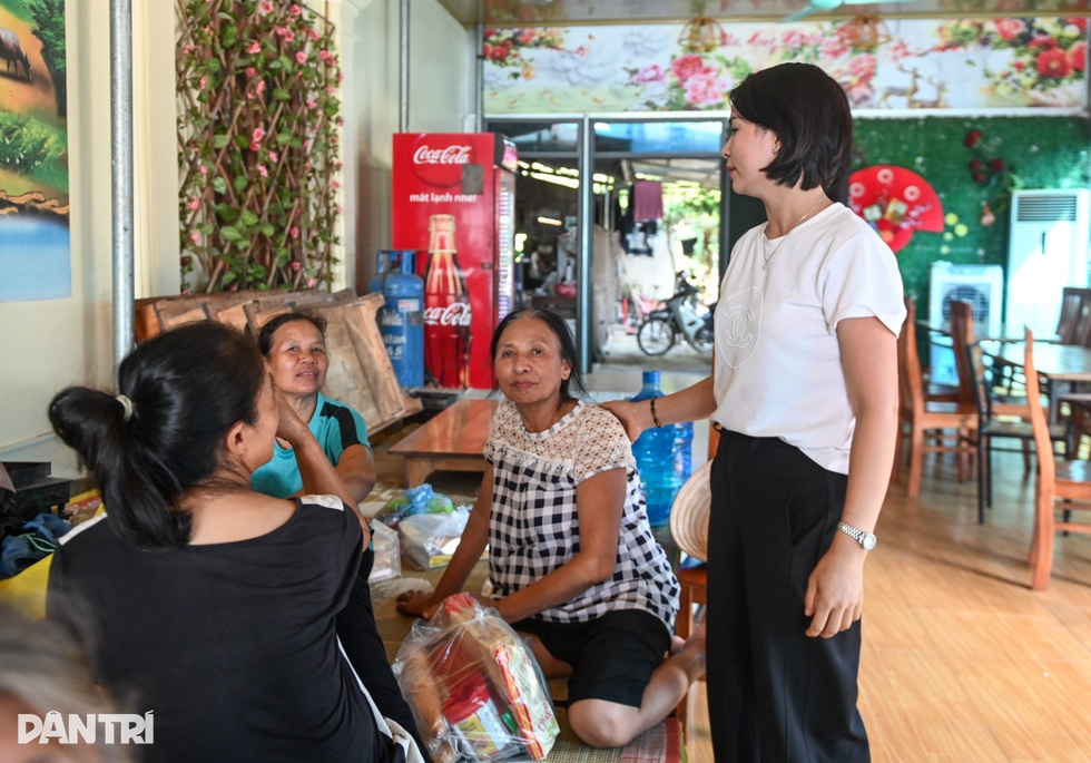 Sau lũ dữ là những bàn tay cứu người giữa “biển nước” Thái Nguyên - 9 Sau lũ dữ là những bàn tay cứu người giữa “biển nước” Thái Nguyên - 9