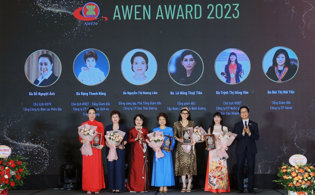 Chủ tịch EVNNPC nhận giải Nữ doanh nhân ASEAN tiêu biểu năm 2023 - 1 Chủ tịch EVNNPC nhận giải Nữ doanh nhân ASEAN tiêu biểu năm 2023 - 1