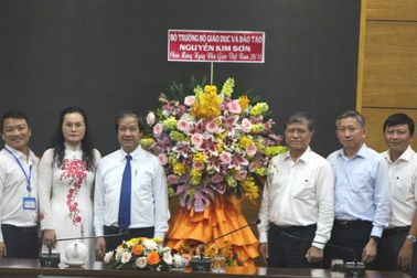 Bộ trưởng Bộ Giáo dục: "Chăm sóc nhà giáo là chuyện hệ trọng nhất"