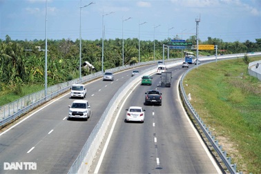 Giá nguyên vật liệu tăng nhanh, nhiều đại dự án cao tốc, sân bay "ngấm đòn"