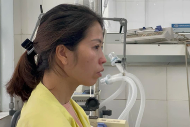 Nam sinh lớp 8 bị đánh chết não: Người mẹ mong chờ phép màu