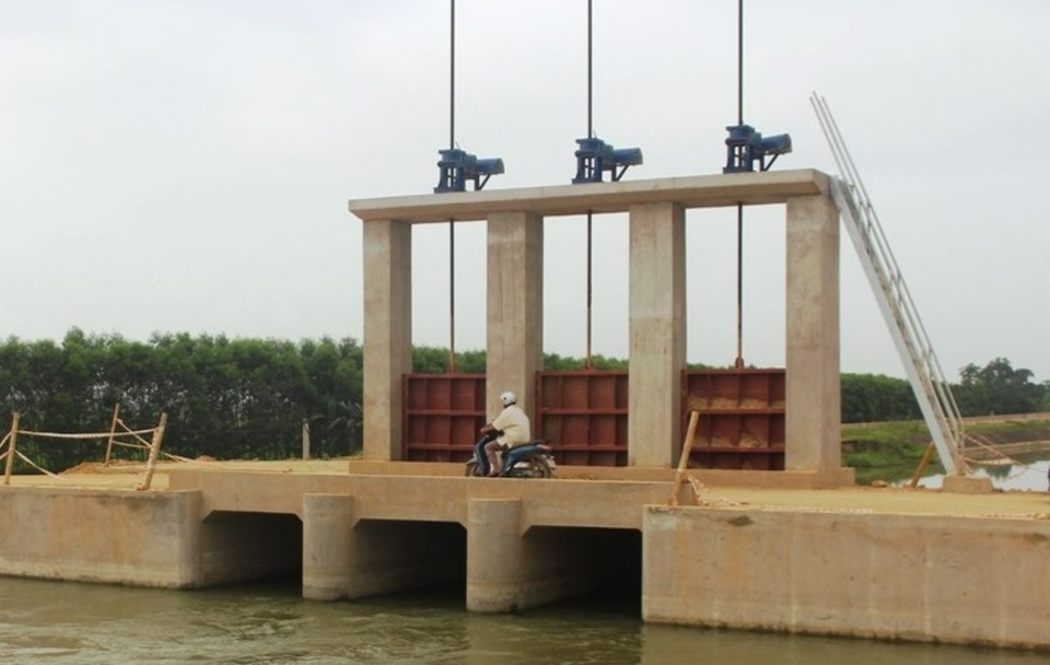 Liên tiếp phát hiện 2 thi thể phụ nữ trôi trên sông - 1 Liên tiếp phát hiện 2 thi thể phụ nữ trôi trên sông - 1