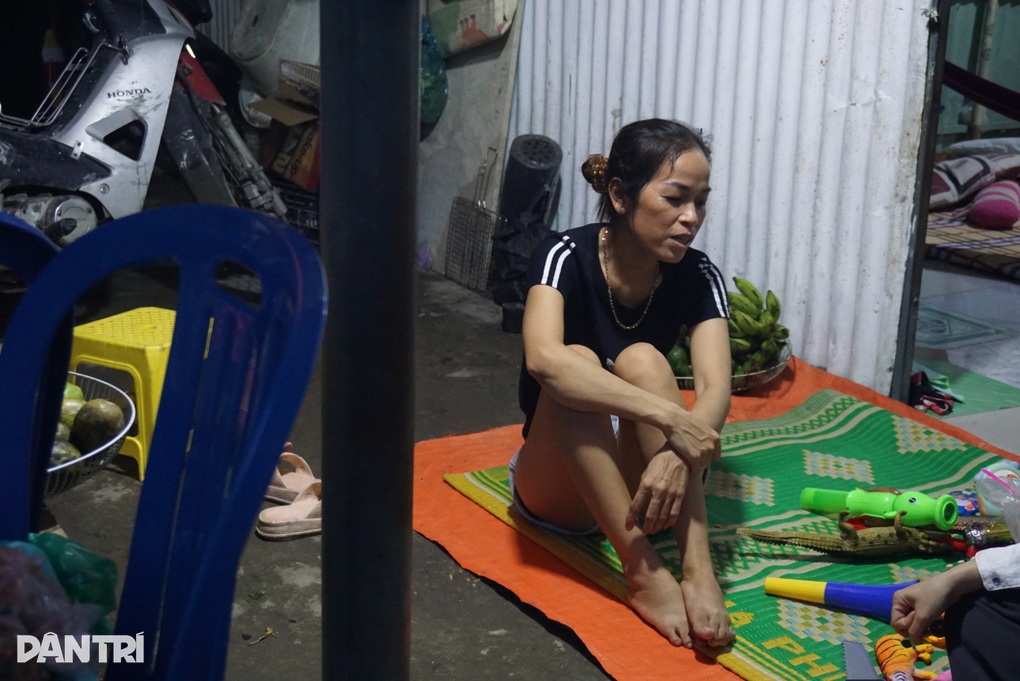 Tâm sự buồn của nữ công nhân 10 năm chưa nếm mùi bánh Trung thu - 4 Tâm sự buồn của nữ công nhân 10 năm chưa nếm mùi bánh Trung thu - 4