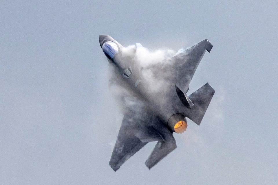 Tây Ban Nha hủy mua tia chớp F-35 Mỹ, ưu tiên máy bay châu Âu - 1