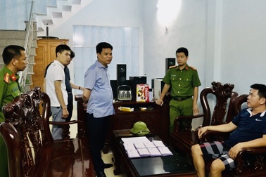 Hai anh em ruột điều hành ổ nhóm tín dụng đen