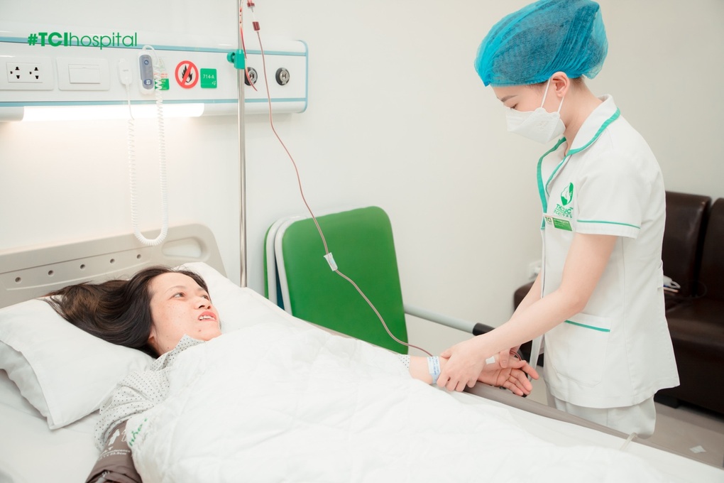 Kịp thời cứu chữa bệnh nhân u xơ tử cung lớn, biến chứng cường kinh - 5 Kịp thời cứu chữa bệnh nhân u xơ tử cung lớn, biến chứng cường kinh - 5
