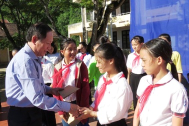 Quảng Bình: Trao học bổng “Tiếp sức đến trường” năm học 2018-2019