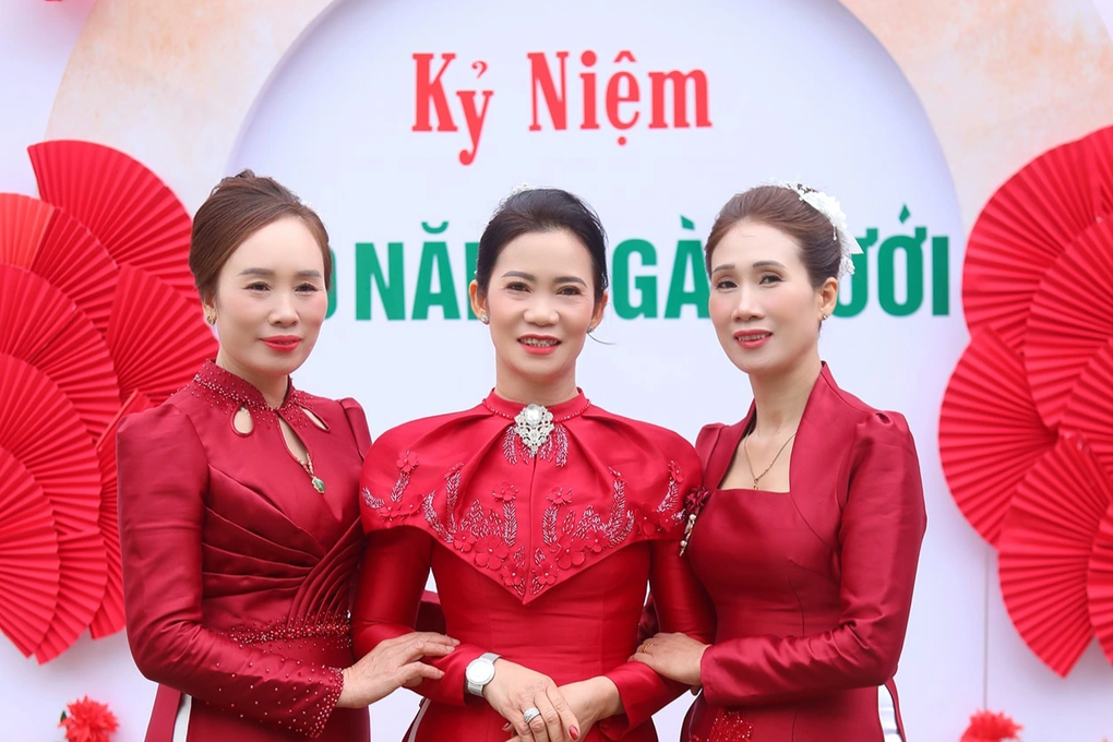 Cùng lấy chồng năm 1993, 30 năm sau 3 cô bạn cùng kỷ niệm ngày đặc biệt - 2