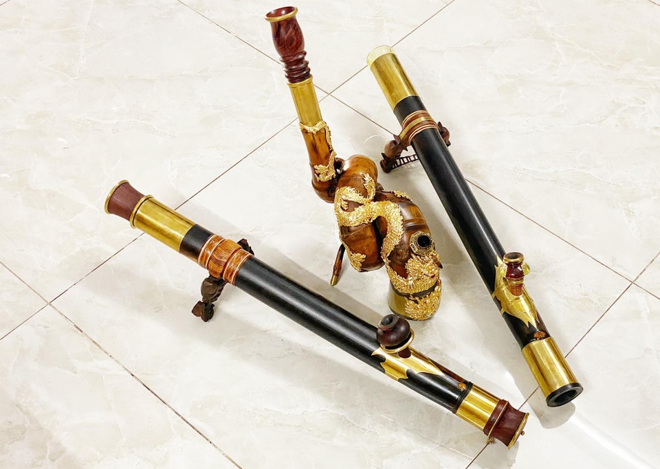 Mục sở thị chiếc điếu cày dát vàng, đại gia có tiền cũng không thể sở hữu - 10 Mục sở thị chiếc điếu cày dát vàng, đại gia có tiền cũng không thể sở hữu - 10
