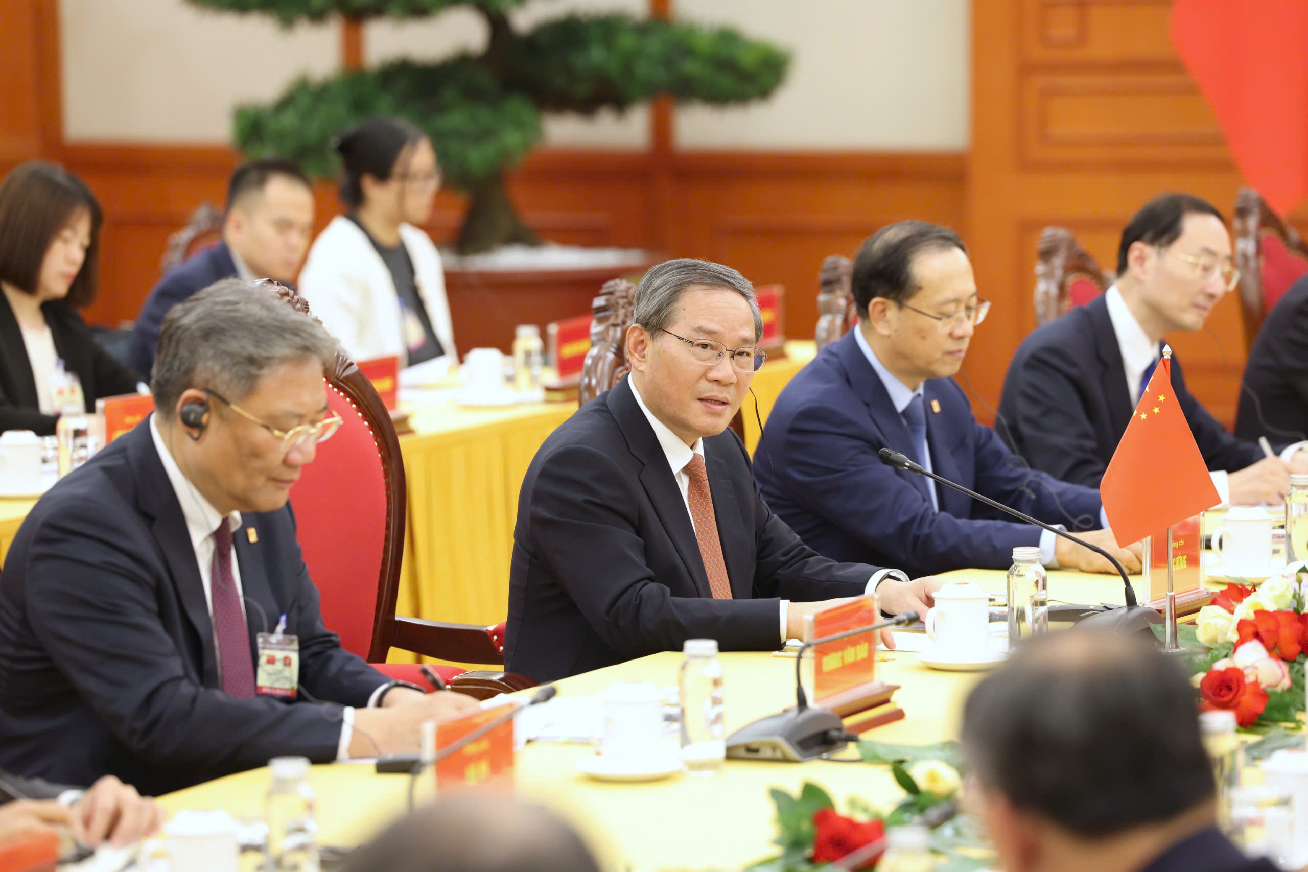 Premier ministre Li Qiang : le Vietnam et la Chine doivent coopérer plus étroitement - 1 Thủ tướng Lý Cường: Việt Nam và Trung Quốc cần hợp tác chặt chẽ hơn nữa - 1