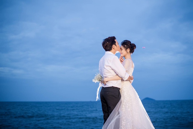 Nhã Phương kỷ niệm 5 năm yêu nhau cực tình tứ bên Trường Giang, lần đầu tiết lộ thời điểm phải lòng ông xã - Ảnh 5. Nhã Phương kỷ niệm 5 năm yêu nhau cực tình tứ bên Trường Giang, lần đầu tiết lộ thời điểm phải lòng ông xã - Ảnh 5.
