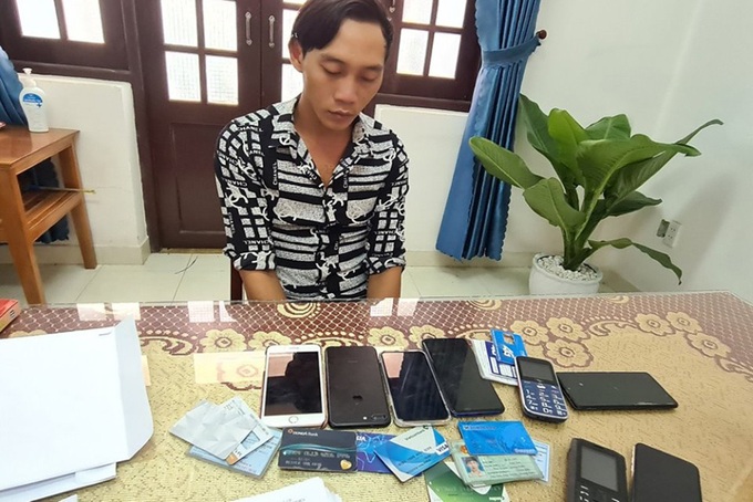 Bắt đối tượng lừa đảo chiếm đoạt tiền của người phụ nữ có  chồng tử nạn ở Rào Trăng 3 - Ảnh 2.