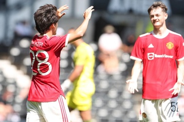 Man Utd thắng nhẹ nhàng trước đội bóng của Wayne Rooney