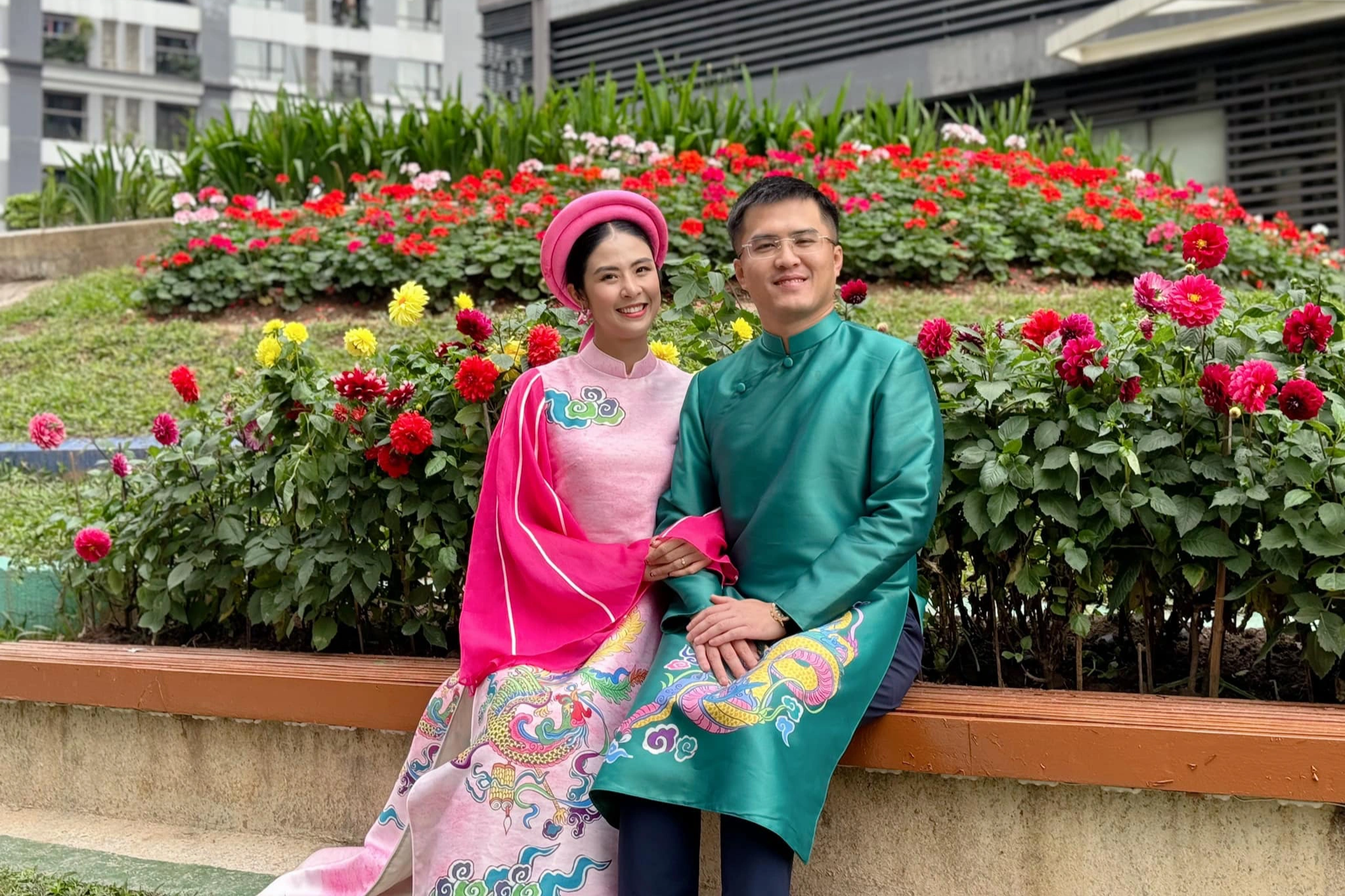 MC Mai Ngoc ile aynı dönemde sahne alan Hanoi'li güzel kızlar şimdi ne yapıyor? - 12 Dàn hot girl Hà thành cùng thời với MC Mai Ngọc giờ ra sao? - 12