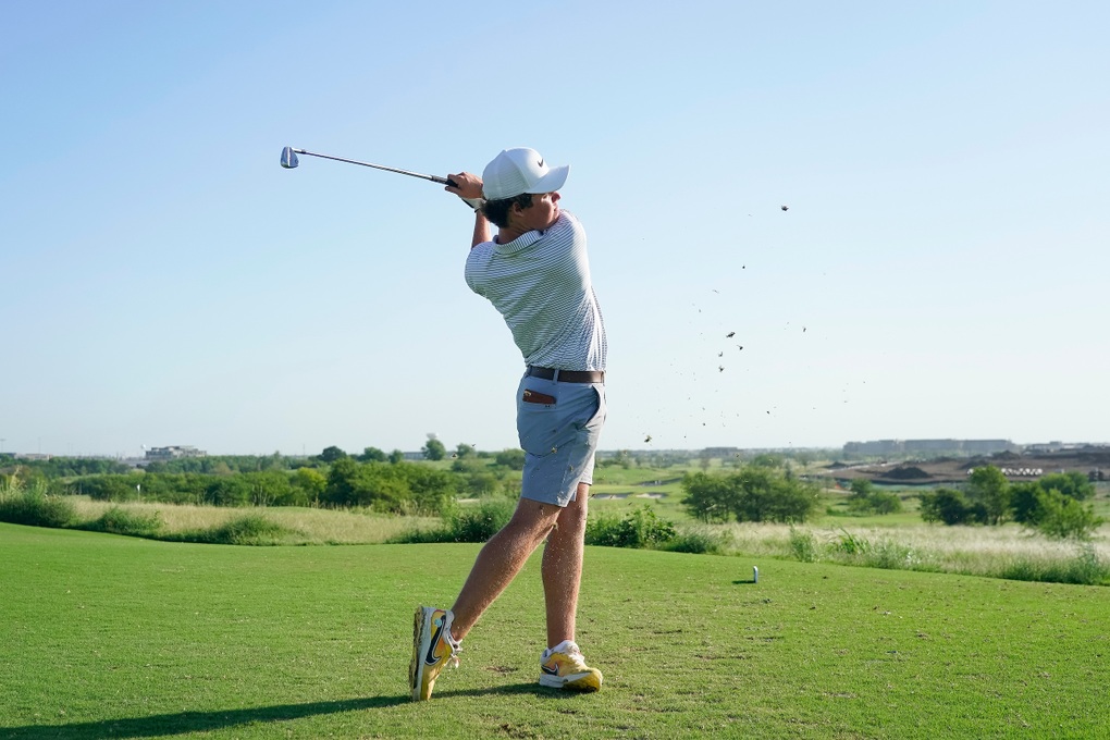 Đau thắt lưng sau cú đánh golf, người đàn ông 43 tuổi suýt liệt hai chân - 1 Đau thắt lưng sau cú đánh golf, người đàn ông 43 tuổi suýt liệt hai chân - 1