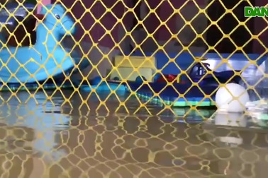 Cận cảnh 160 hộ dân đang bị cô lập giữa mênh mông biển nước