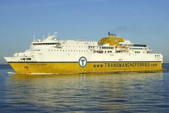 "Phim người lớn" bị phát nhầm trên tàu chở khách, trẻ em hoảng sợ la hét