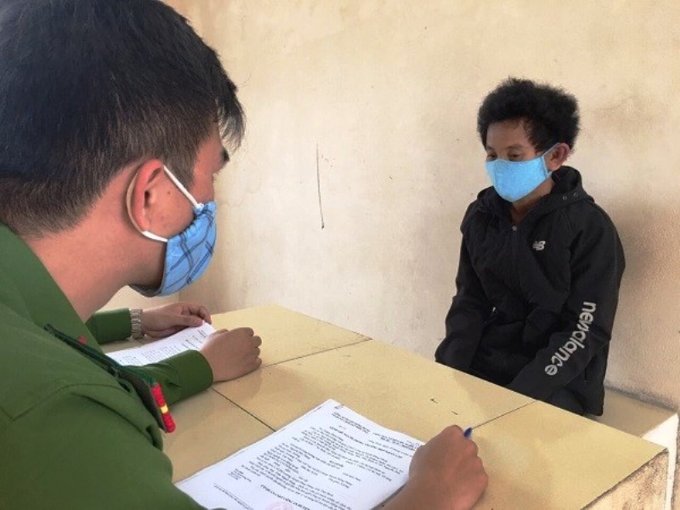 Tạm giữ khẩn cấp đối tượng có hành vi dâm ô với bé gái 9 tuổi - 1 Tạm giữ khẩn cấp đối tượng có hành vi dâm ô với bé gái 9 tuổi - 1