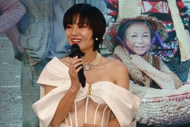 "Lan cave" Thanh Hương gợi cảm hiếm thấy, giảm đến 10kg khi vào phim mới