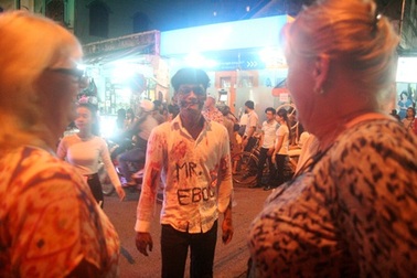 Phố Tây Huế đắm chìm trong không khí ma quái đêm Halloween