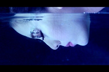 Phương Linh ra mắt MV mới sau khi “tung” ảnh nóng