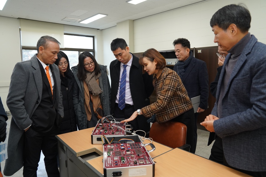 BTEC FPT tạo cầu nối giúp sinh viên ngành công nghệ bán dẫn làm việc tại Hàn Quốc - 1 BTEC FPT tạo cầu nối giúp sinh viên ngành công nghệ bán dẫn làm việc tại Hàn Quốc - 1